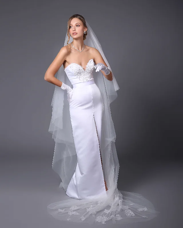 BEATRICE – Wedding dress with corset and fitted slit skirt.