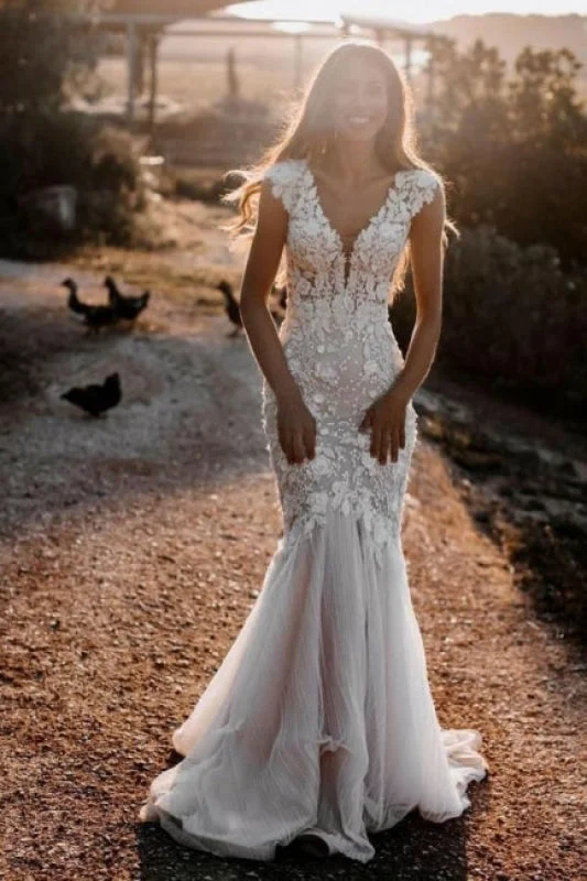 Elegant Sleeveless Mermaid Lace Wedding Dresses V-neck Design