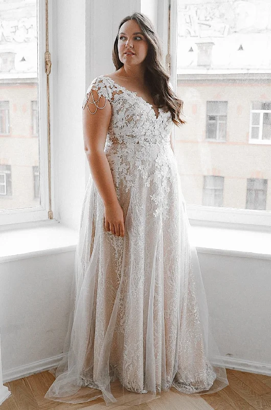 Plus Size Lace Wedding Dress Enn