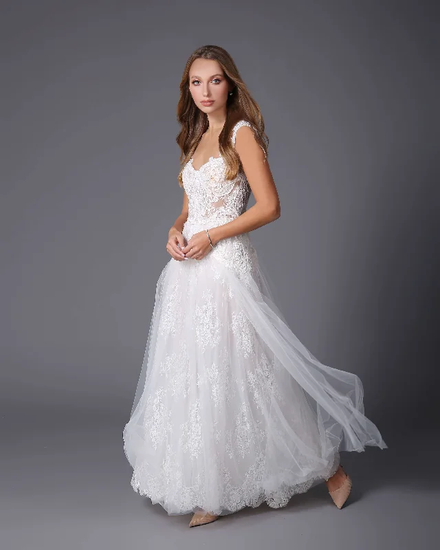 EMILY – Romantic lace wedding dress.