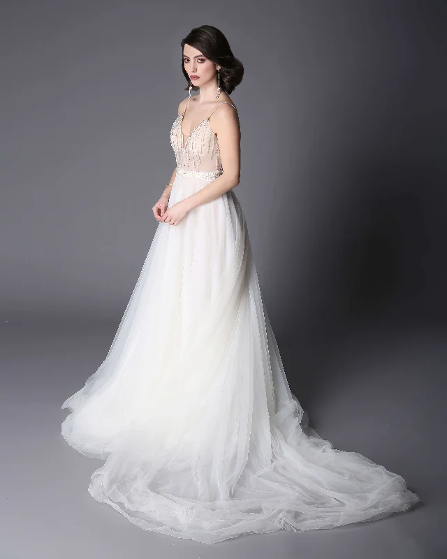 MADLEN – Wedding dress for women. Backless bridal gown.